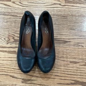 Aldo Shoes women size 6/5